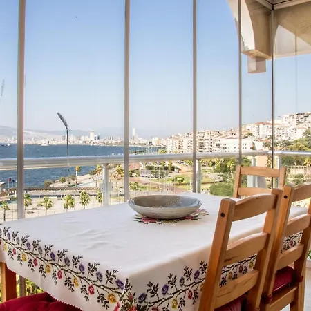 Sea View Flat W Balcony 1 Min To Shore And Park *