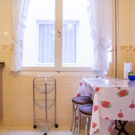Sea View Flat W Balcony 1 Min To Shore And Park Apartment Izmir