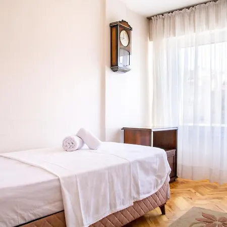 Sea View Flat W Balcony 1 Min To Shore And Park Apartment