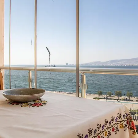 Apartment Sea View Flat W Balcony 1 Min To Shore And Park